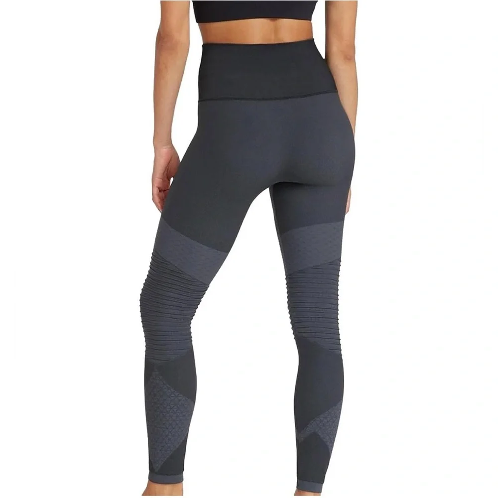 NWT SPANX Seamless Moto Legging, Very Black, Size M
